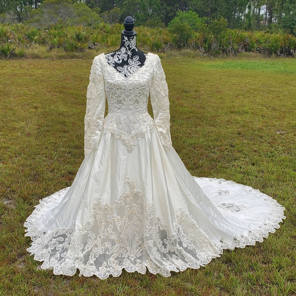 Ted Lapidus Beautful Vintage Style Victorian Beaded/Lace Wedding Dress